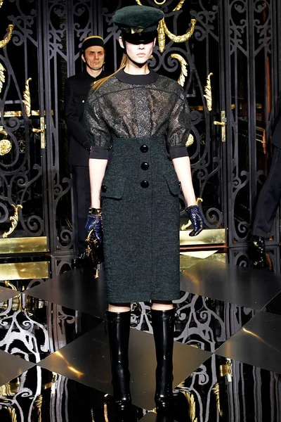 Look 24